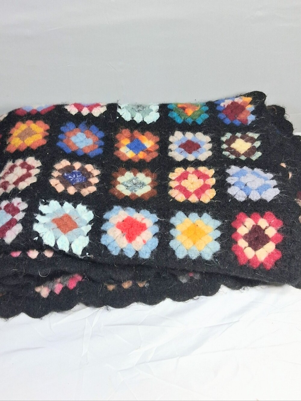 "Roseanne" Granny Square Heavy Wool 48x40 Handmade Vintage Scalloped Blanket - Picture 3 of 12